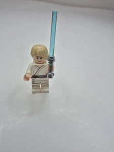 Luke Skywalker Mini-Figure from LEGO Star Wars: Obi-Wan's Hut (75270) - Picture 1 of 4
