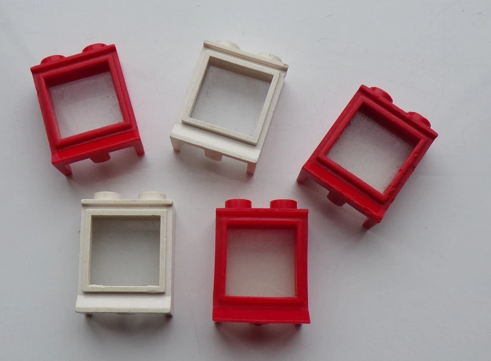 Lego Vintage 7026 Windows 1x2x2 with fixed glass Mixed Colours - 10 Pieces - Image 1 of 4