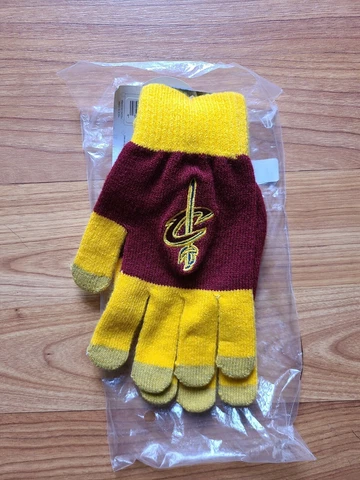 Cleveland Cavaliers NBA / Knit Winter Stretch Gloves / Texting Tips / FOCO -NEW Cover