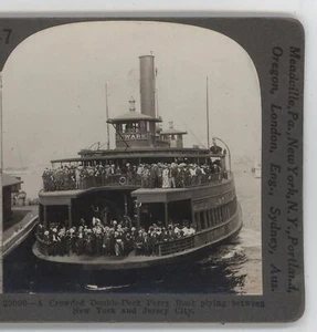 Traghetto affollato doppio ponte New York e Jersey City Keystone Stereoview c1920 - Foto 1 di 3