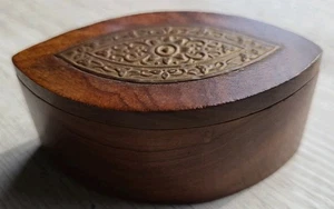 Vintage Hand Carved Wooden Trinket Jewelry Box w/ Brass Inlay Made In India - Picture 1 of 11