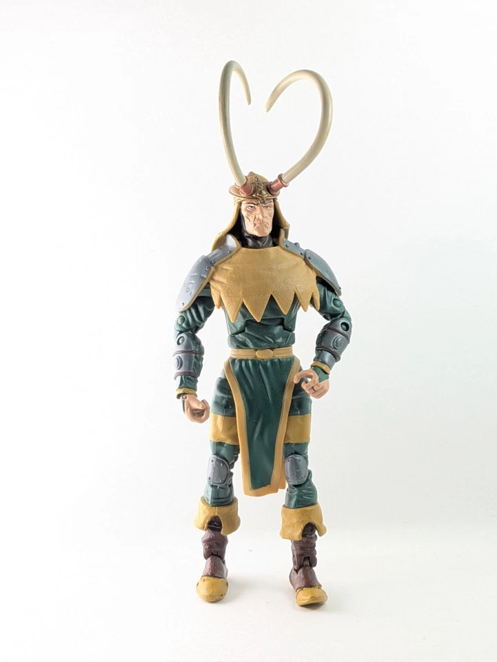 "Figura de acción ToyBiz Marvel Legends Loki 6"" serie Onslaught BAF" Foto 1 de 4