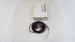 KEYENCE GV-22P LASER SENSOR AMPLIFIER DIGITAL CMOS 10-30VDC PNP NIB - Picture 1 of 4