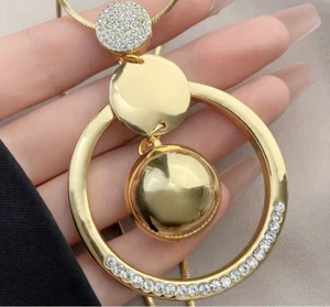 18K vergoldet goldfarben großer Ring/Kreis Strass Anhänger lange Halskette - Bild 1 von 4