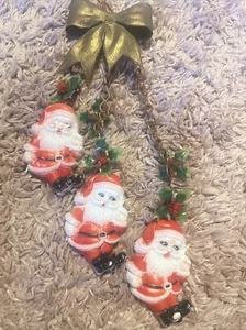 Móvil colgante de plástico vintage de Papá Noel hecho en Hong Kong - Imagen 1 de 11