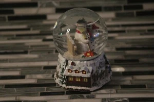 Musikalische Snomotion Schneekugel, Schneemann, spielt weiße Weihnachten, EUC, - Bild 1 von 6