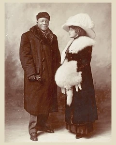 Estampado: Jack Johnson and Wife, abrigos de invierno, 1910 - Imagen 1 de 4