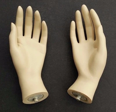 DISPLAYIMPORTER MN-HandsF-QS PAIR OF FLESHTONE LEFT & RIGHT Female Mannequin Hands (SKINTONE)
