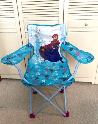 Silla Plegable Disney Frozen Elsa & Anna con Estuche de Transporte Foto 1 de 4