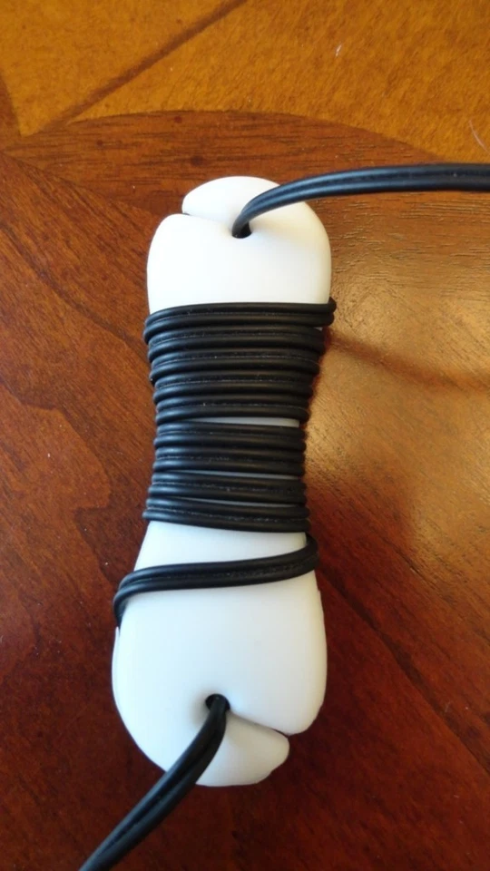 WHITE Cord Management ear bud Earphone Headphone for Apple ipod iphone ipad - Image 1 of 1