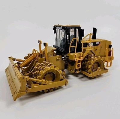 Norscot 1:50 Scale Caterpillar CAT 825H Soil Compactor Tractor Diecast Model Toy - Image 1 of 4