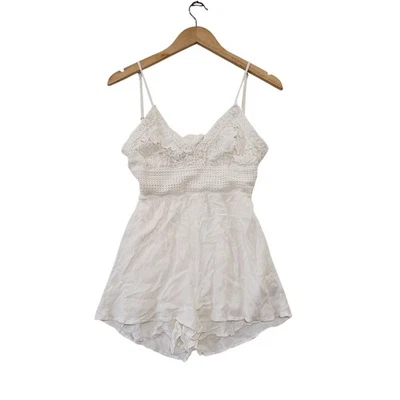 Romper de renda branco Aeropostale shorts amarrar costas tamanho P boho resort festa de férias - Imagem 1 de 4