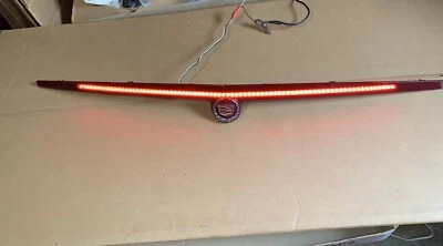 Tercera luz trasera de freno LED CADILLAC STS 2005-2011 CON EMBLEMA  Foto 1 de 4