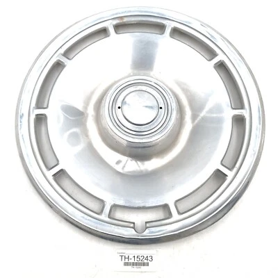Оригинальный серебристый колпак ступицы колеса 14 дюймов для Chevrolet 1971-73 Chevelle, Camaro, Nova от оригинального производителя - Изображение 1 из 4