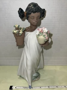 Lladro First Flowers 6757 Handmade Figurine - Picture 1 of 7