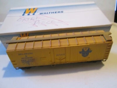 Walthers HO Scale D&H 40' Plug Door Box Car #20135 KDs & Metal Wheels 932 3224 - Image 1 of 4