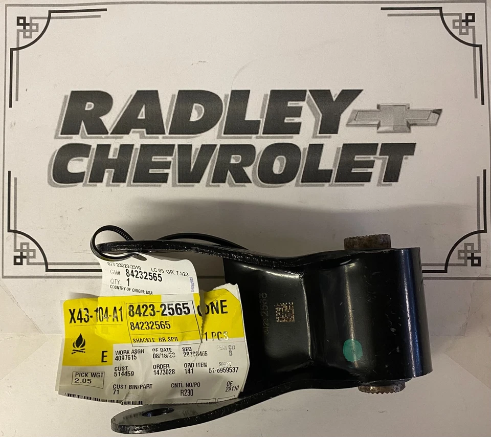 NEW GM OEM REAR SUSPENSION- SHACKLE- GENERAL MOTORS GMC 84232565 - Image 1 of 1
