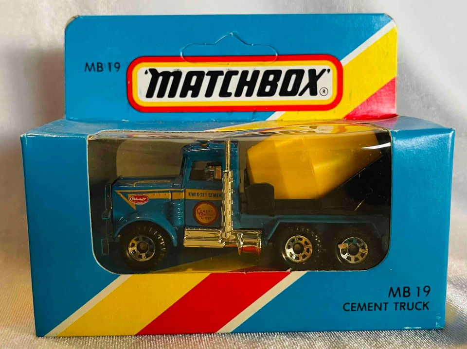 Matchbox-(1-75) - 19g - Peterbilt Cement Truck - Blue - Light Blue Box - Image 1 of 1