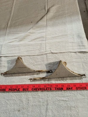 Vagón de cuatro puertas Impala 1962, Bel Air, Biscayne piezas de relleno inferiores entre puertas Foto 1 de 4