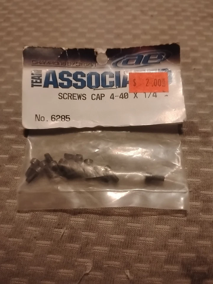  VINTAGE TEAM ASSOCIATED 6285 SCREWS, CAP,  4-40 X 1/4" - Image 1 of 1