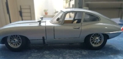 Jaguar e type 1961 sc 1:18 Burago come nuova senza scatola - Immagine 1 di 4