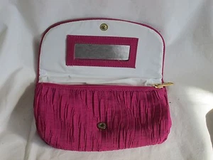 Leslie Fay Fushia Crinkle Hand Clutch Geldbörse Portemonnaie 7 x 4,5 Reißverschluss Spiegel - Bild 1 von 4