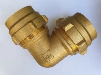 Raccord coude égal laiton DZR 90° Ø 63 mm pour tuyaux PE/PVC - Photo 1/4
