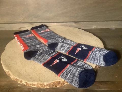 NFL MENS NEW ENGLAND PATRIOTS ATHLETIC CREW SOCKS RED BLUE WHITE NEW NWOT Cover