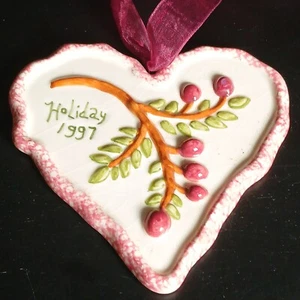 1997 Bath and Body Works Vintage Christmas Ceramic Heart Mistletoe Ornament  - Picture 1 of 10