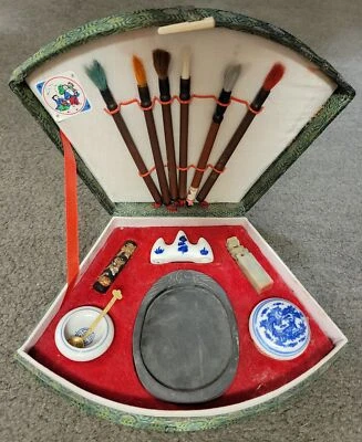 Juego de arte chino Sumi para pintar y escribir personajes kanji en caja de seda Foto 1 de 4