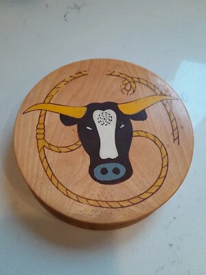 Molde de prensa de hamburguesas de madera Fred Roberts vintage años 60 cuerno largo pintado Foto 1 de 4