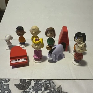 Lot of 10 Peanuts Gang Charlie Brown Linus Sally Figure 2" Snoopy Piano - Picture 1 of 19