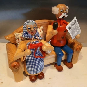Alt Erzgebirge Oma & Opa auf Sofa Räuchermann TOP Legler - Bild 1 von 4