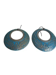 Costume dangle Earrings blue on embossed silver metal - Picture 1 of 3