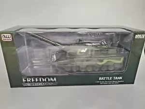 RÉPLICA AUTO WORLD THE FREEDOM BRIGADE BATTLE TANK 1:40 MOLDEADO A PRESIÓN CAMUFLAJE BOSQUE - Imagen 1 de 4