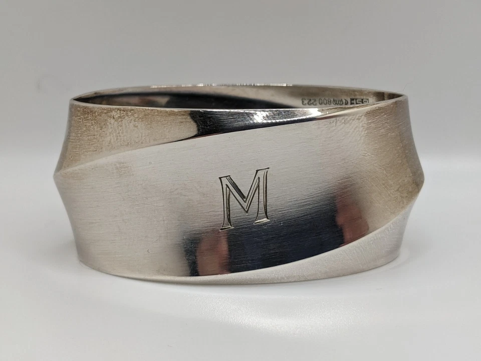 Anillo servilletero moderno vintage alemán plata 800 mediados de siglo "M" grabado inicial Foto 1 de 4