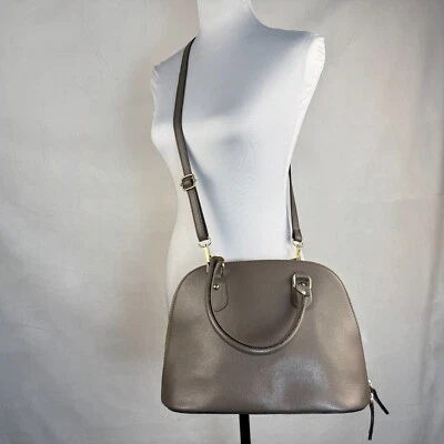 Cartera de hombro con cúpula de cuero genuino italiana topo Borse In Pelle Foto 1 de 4