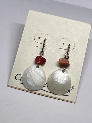 New Coldwater Creek Red Coral & White MOP Dangle Drop Earrings 7567 - Imagem 1 de 4