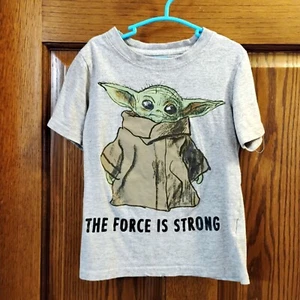 Star Wars The Mandalorian The Child Gray The Force Is Strong Graphic Tee Size 4 - Picture 1 of 7