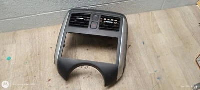 PANEL DE VENTILACIÓN BISEL RADIO TABLERO CENTRAL NISSAN VERSA OEM 12-16 Foto 1 de 4