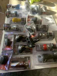 Lot  #24 19 pc shift knob automatic and manual - Imagen 1 de 2