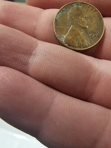 1940 No Mint Mark Wheat Penny L Close To Rim - Picture 1 of 2