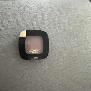 L'Oréal Paris Colour Rich Eye Shadow #201 Little Beige Dress, 0.12 oz NEW SEALED - Picture 1 of 1