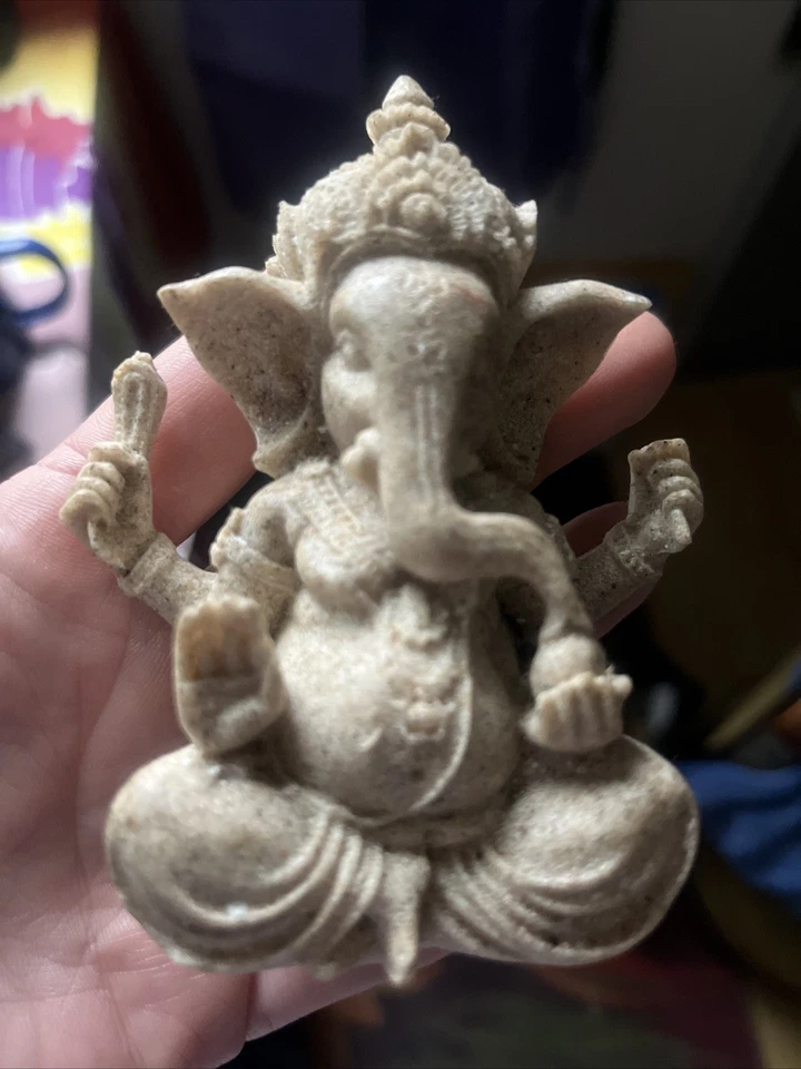 Estatuilla de piedra arenisca Ganesha  Foto 1 de 1
