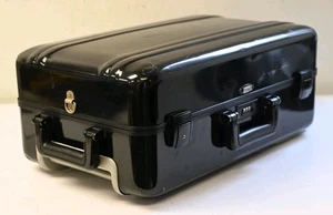 Valigia Zero Halliburton Alluminio Rotante Nera 2 Ruote Manico Estensibile 21" - Foto 1 di 24