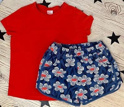 Conjunto de 2 piezas pantalones cortos y camiseta roja con estampado floral azul HANNA DIFFERENTSON para niñas talla 8 usados en excelente estado Foto 1 de 4