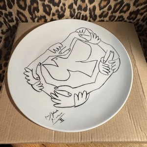 The Tied Hands Dove Pablo Picasso Collector Plate 2001 XL Barcelona Spain - Picture 1 of 6