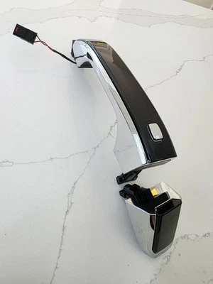 Manija metálica de la puerta delantera Chevy Suburban Tahoe Ash 2021-23 con cromo 84807770 Foto 1 de 2