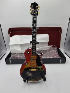 Mini Guitarra Bob Marley Rasta Raggae NUEVA con Soporte Axe Heaven - Imagen 1 de 9