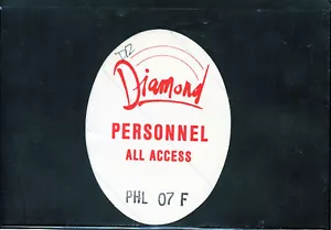 NEIL DIAMOND - 1984 - pass backstage satinato PERSONALE TUTTO ACCESSO -Spectrum Philly - Foto 1 di 2